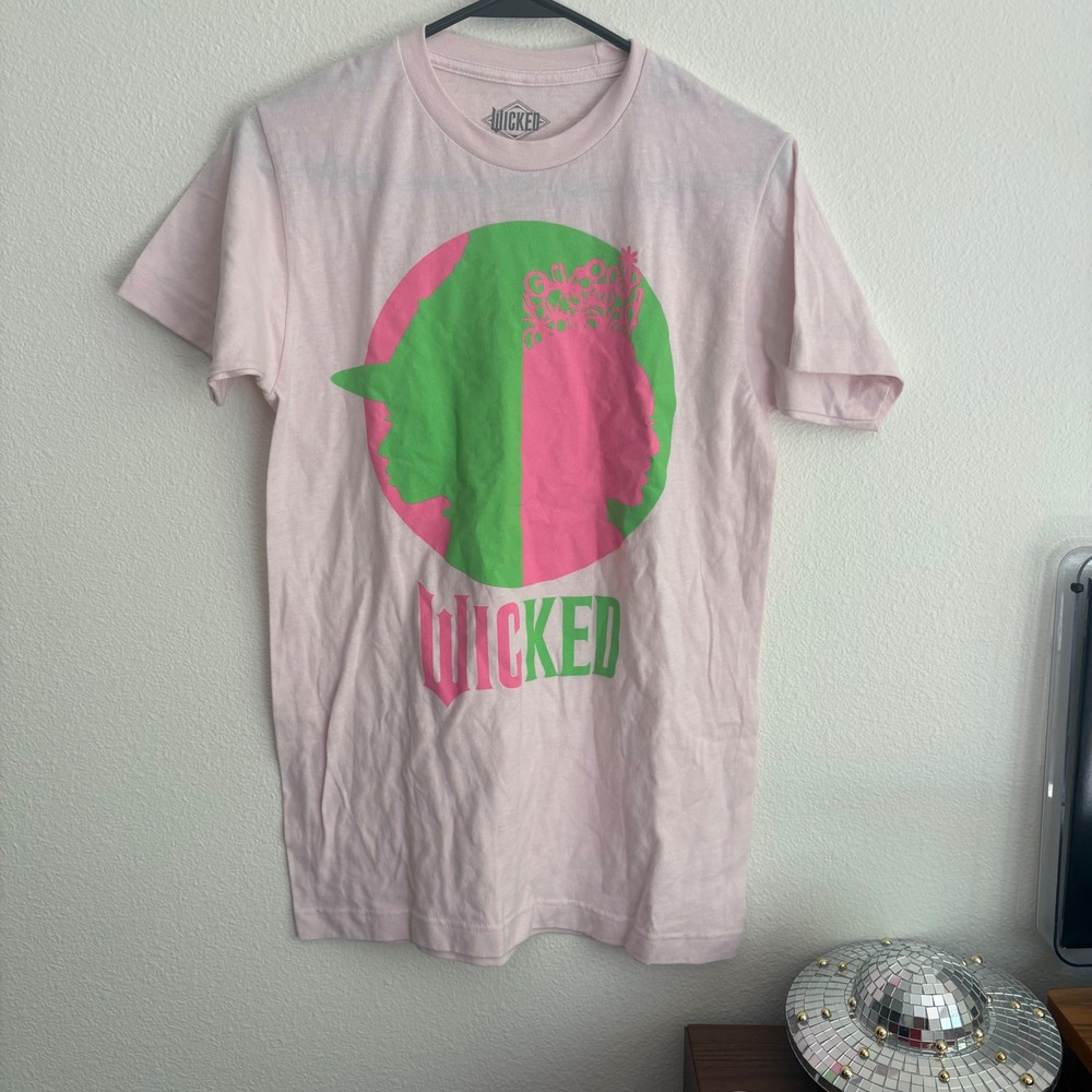Wicked The Musical‎ Elphaba Glinda Graphic T-Shirt Pink Green Small Universal